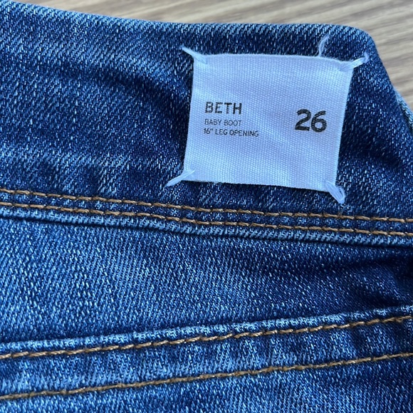 Hudson Jeans Beth Baby Bootcut Medium to Darker Wash Blue Jeans Size 26 - Picture 4 of 14